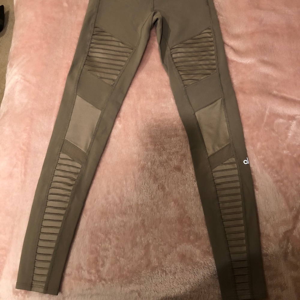 ALO Yoga High Waist Moto Legging - Picture 8 of 8